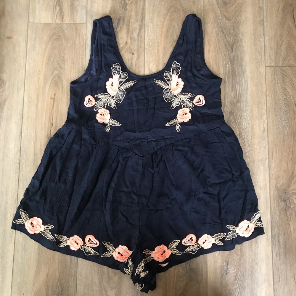 Selfie Leslie Navy Floral Print Romper - Large